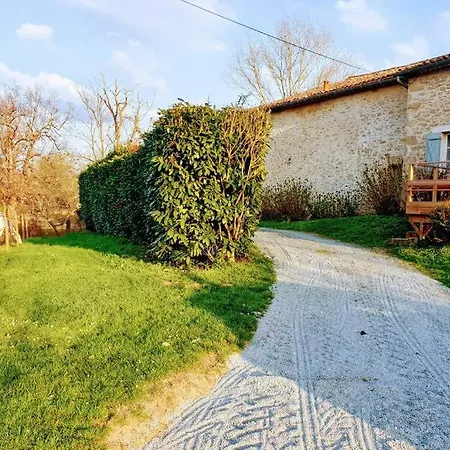 Casa de Férias Gite Au Coeur De La Campagne Saint-Seve
